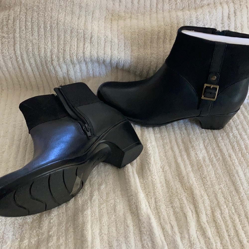 Black Clark’s shoes